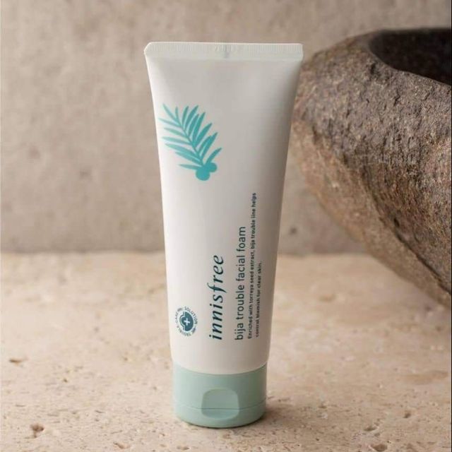 Sữa rửa mặt Innisfree Bija Trouble