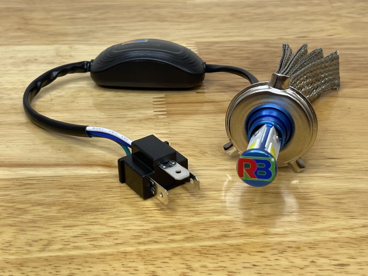 Đèn pha led xe máy 3 tim siêu sáng chân H4/M5 sử dụng được cả điện Máy và điện bình