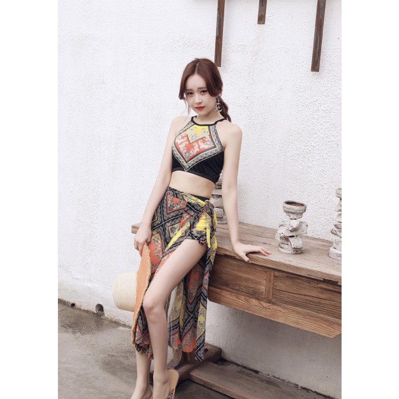 Bộ Bikini Áo Yếm Kèm Khăn