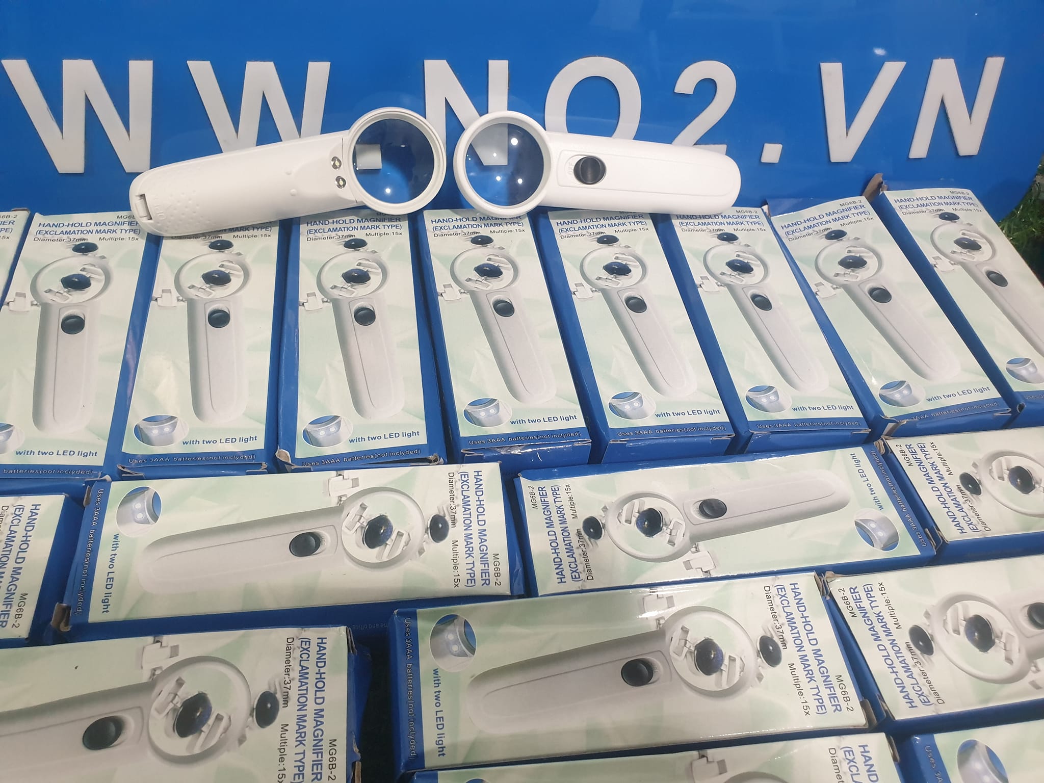 kính lúp zoom 40 lần, có đèn led