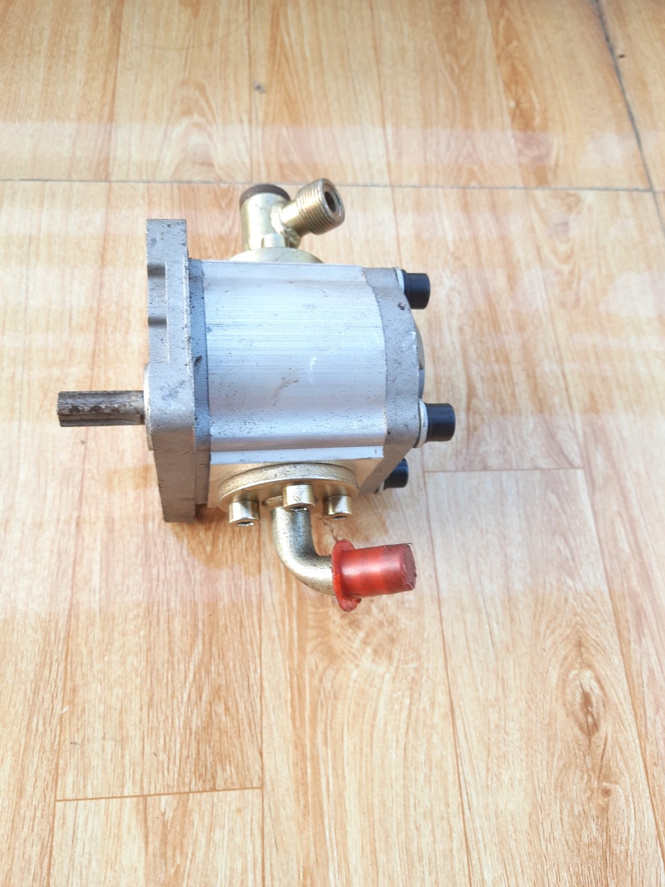 Bơm ben 16 dùng cho xe ba bánh, bốn bánh