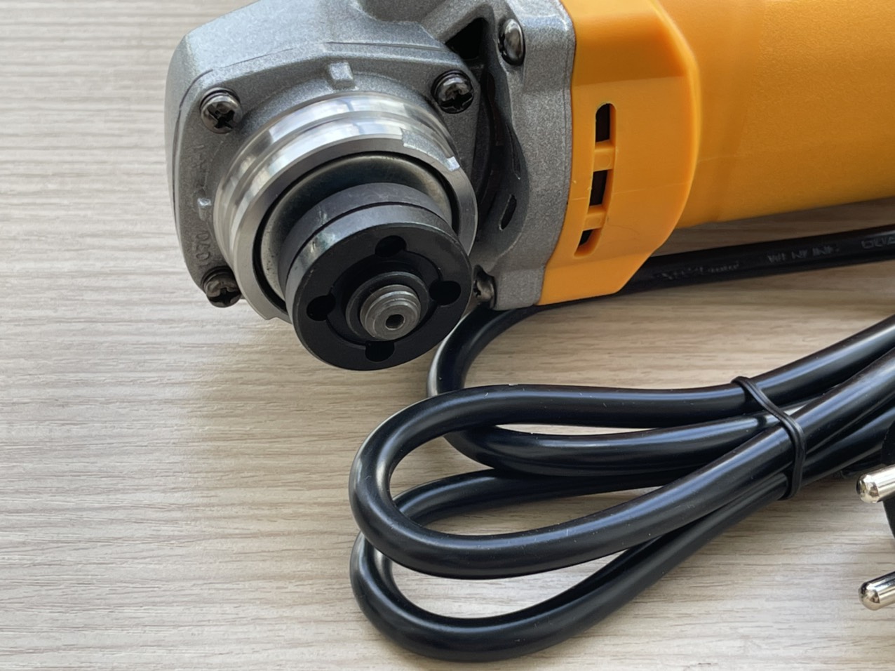 [HCM]Máy mài máy cắt 900W Ingco AG900282 ( công tắc đuôi )