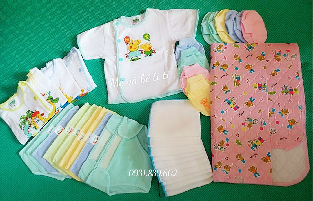 Combo đồ sơ sinh cho bé, có tay dài (1 tấm lót+ 5 áo, 10 quần đóng bỉm, 3 đôi bao tay, 3 đôi bao chân, 10 khăn sữa)