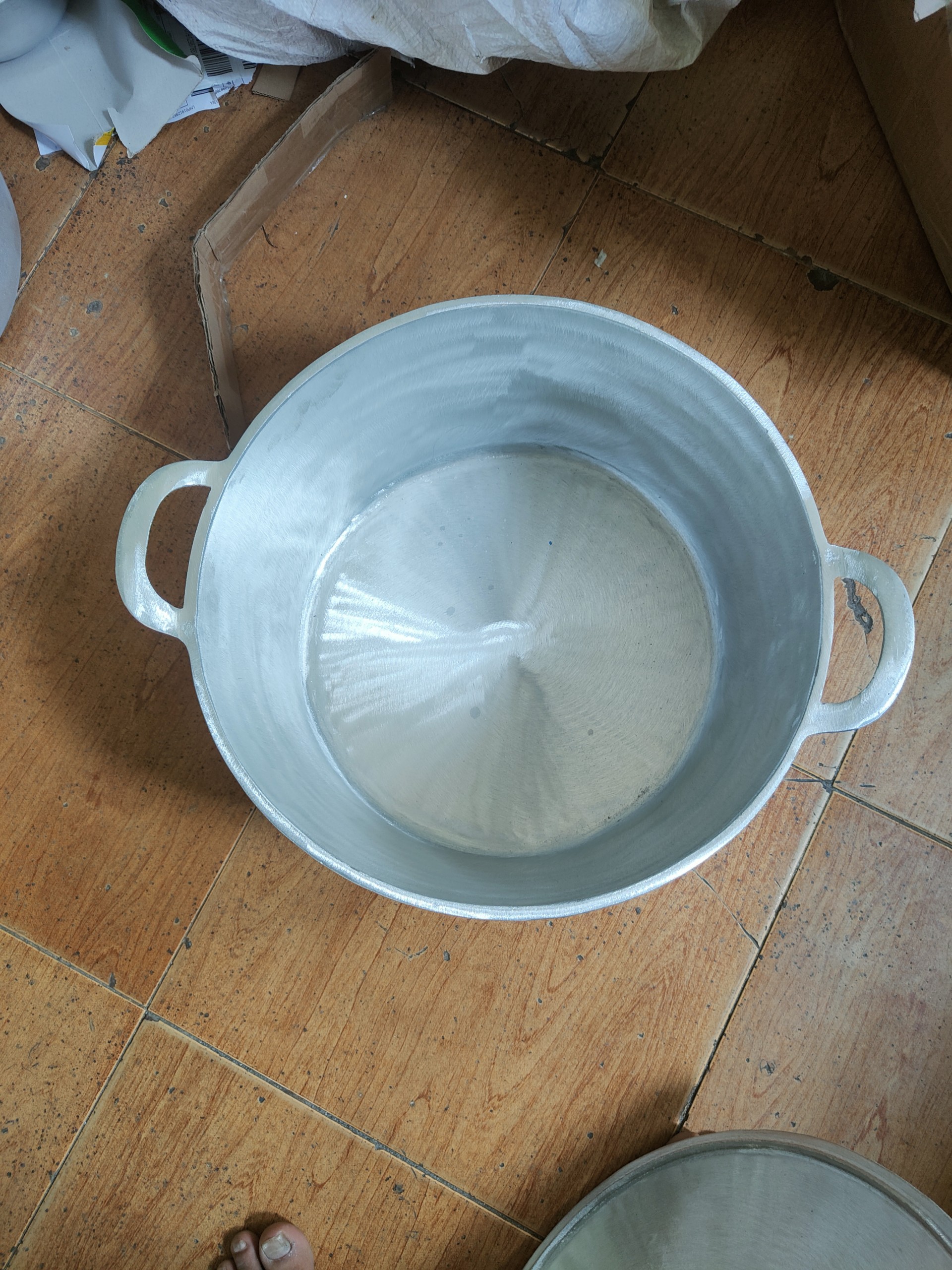 Nồi Gang Đúc đúc bằng thủ công được mài trà kỹ đường kính 38.5cm hoặc 40cm