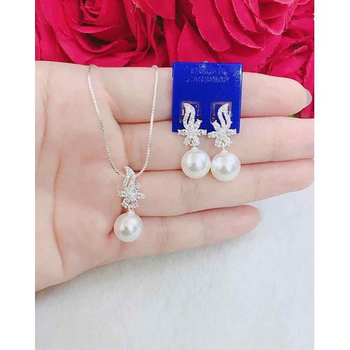 Bông tai bạc gắn đá siêu sang