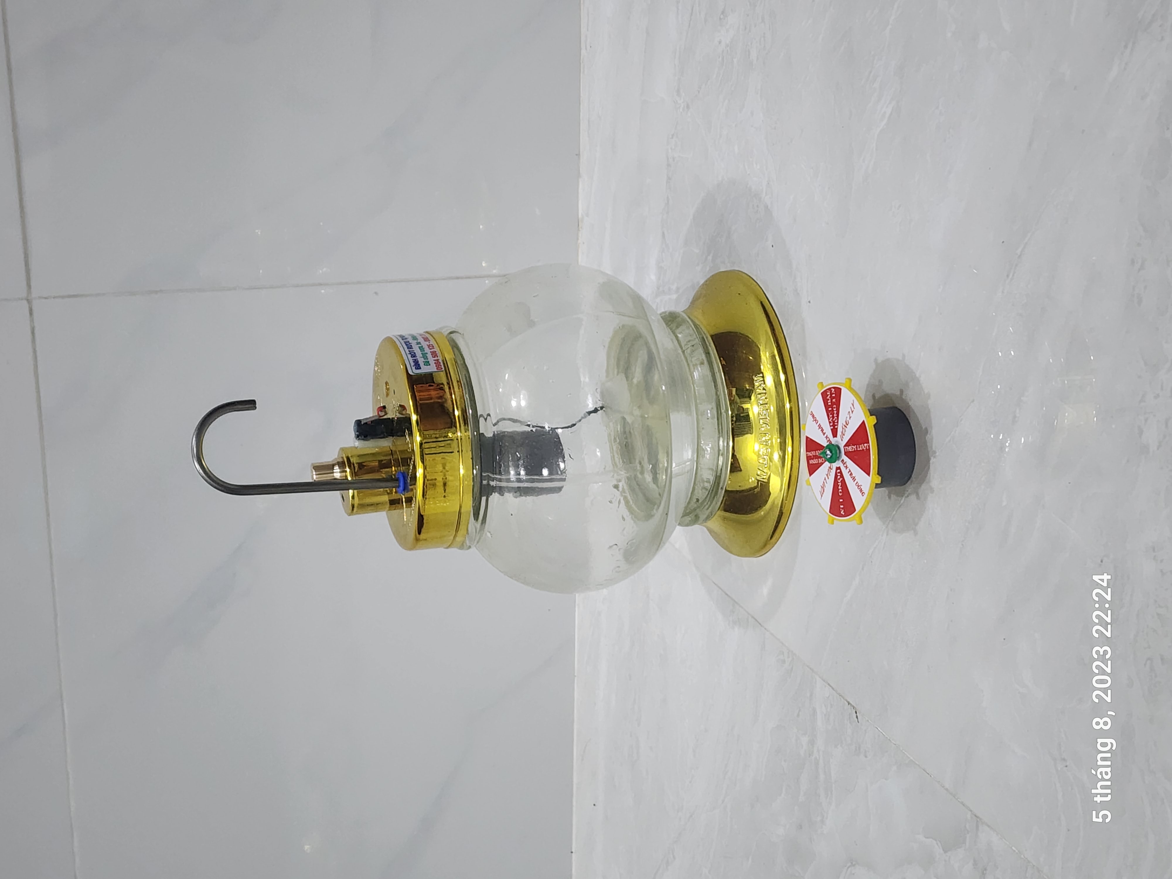 Bình rót rươu tự động  thủy tinh cao cấp 2.7 lit