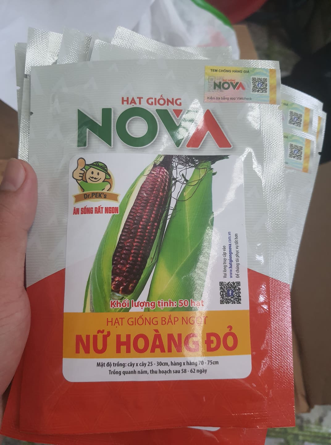 Hạt giống bắp nữ hoàng đỏ NOVA (  gói 50 hạt )