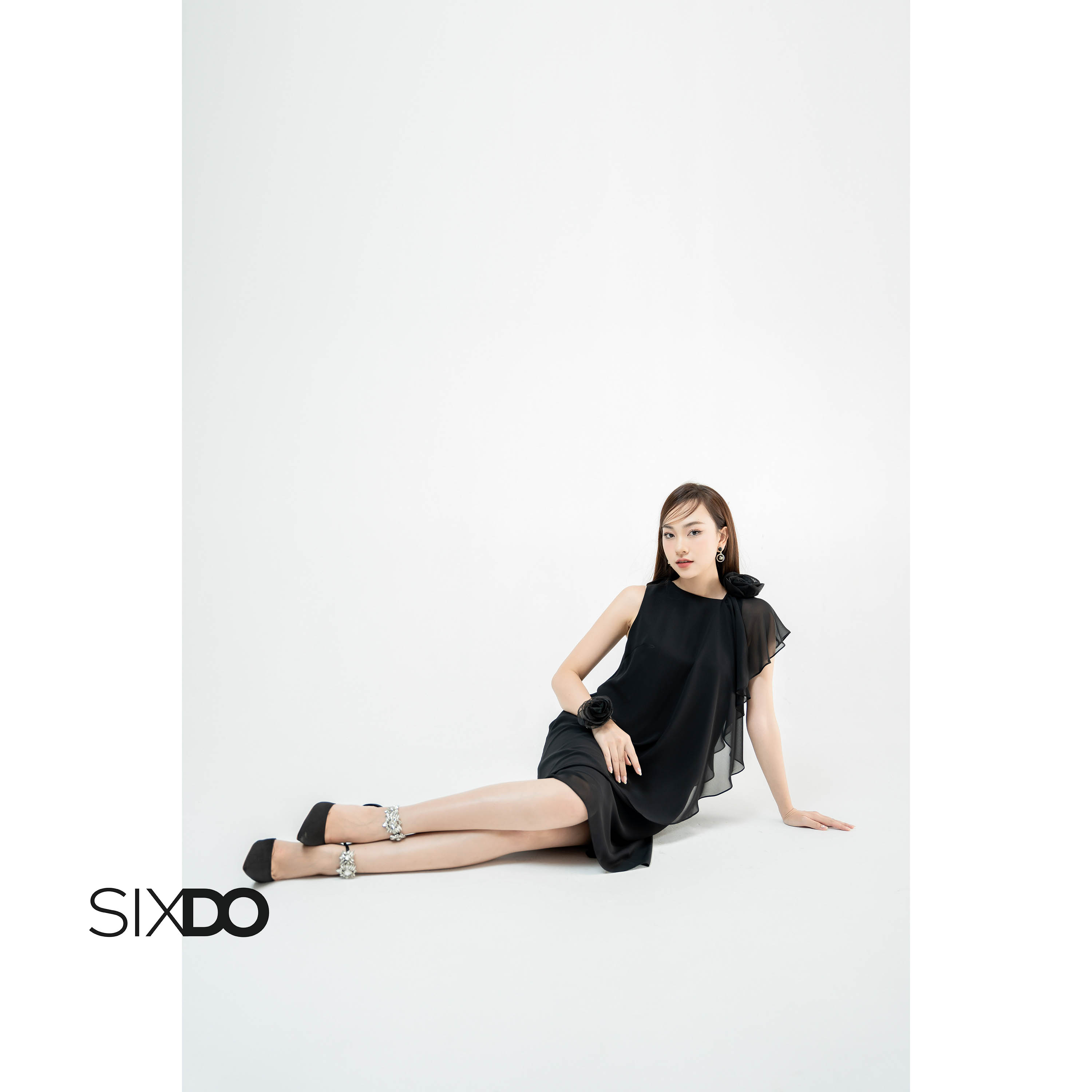 Đầm voan dáng suông SIXDO (Black Round Neck Midi Voile Dress)