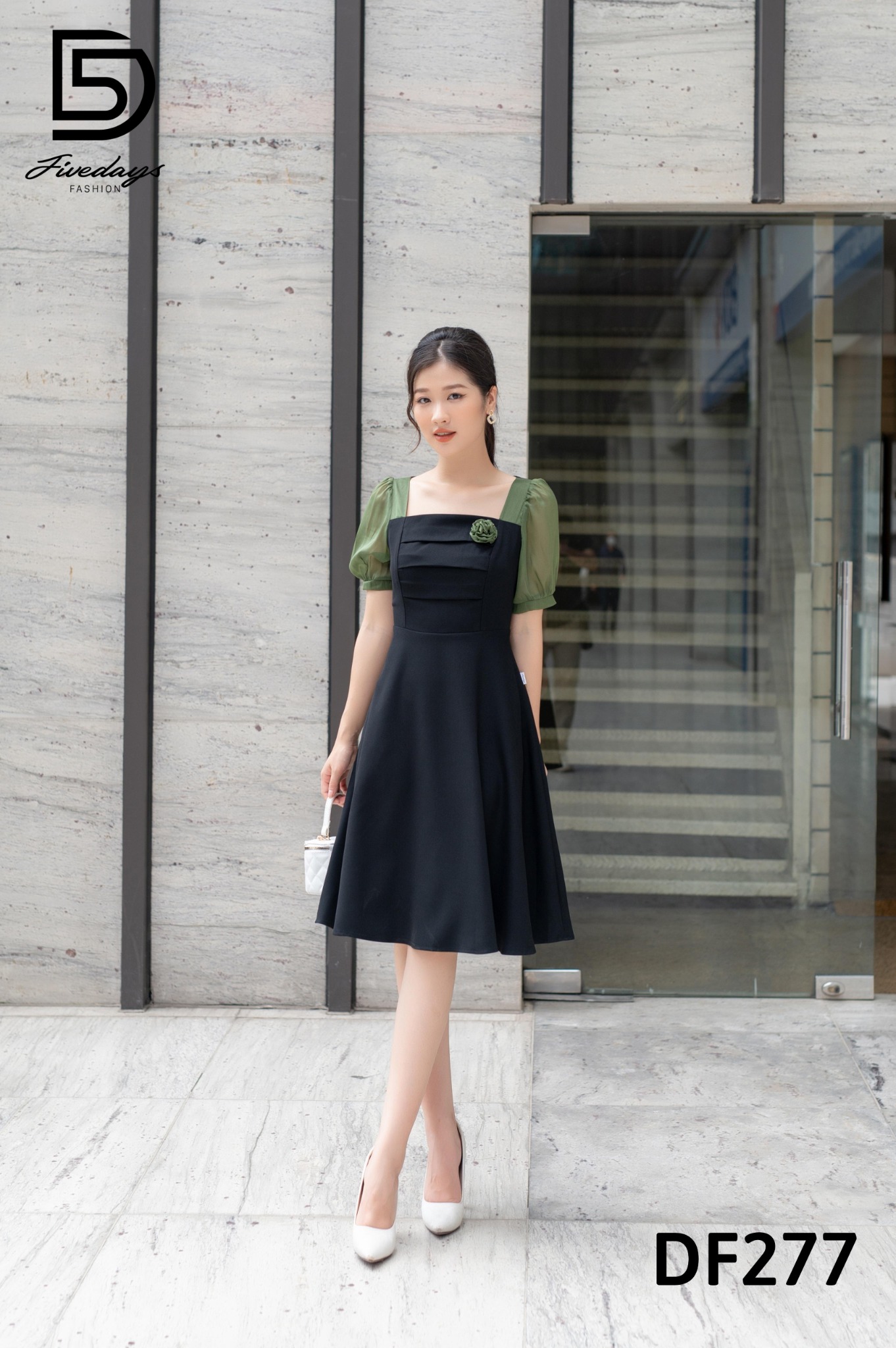 Fivedays - Đầm xoè phối cổ vuông