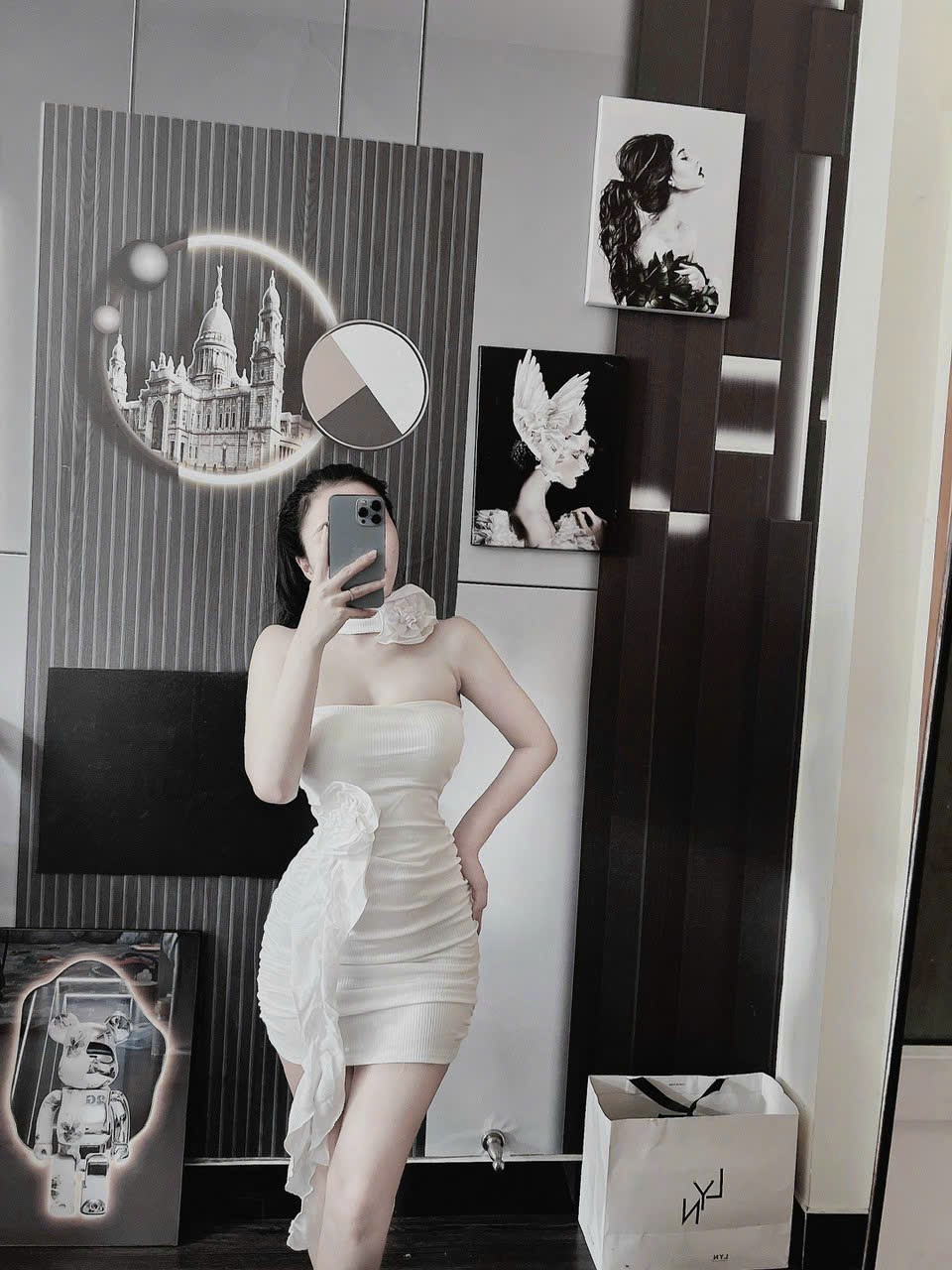 Đầm body kèm chocker hoa