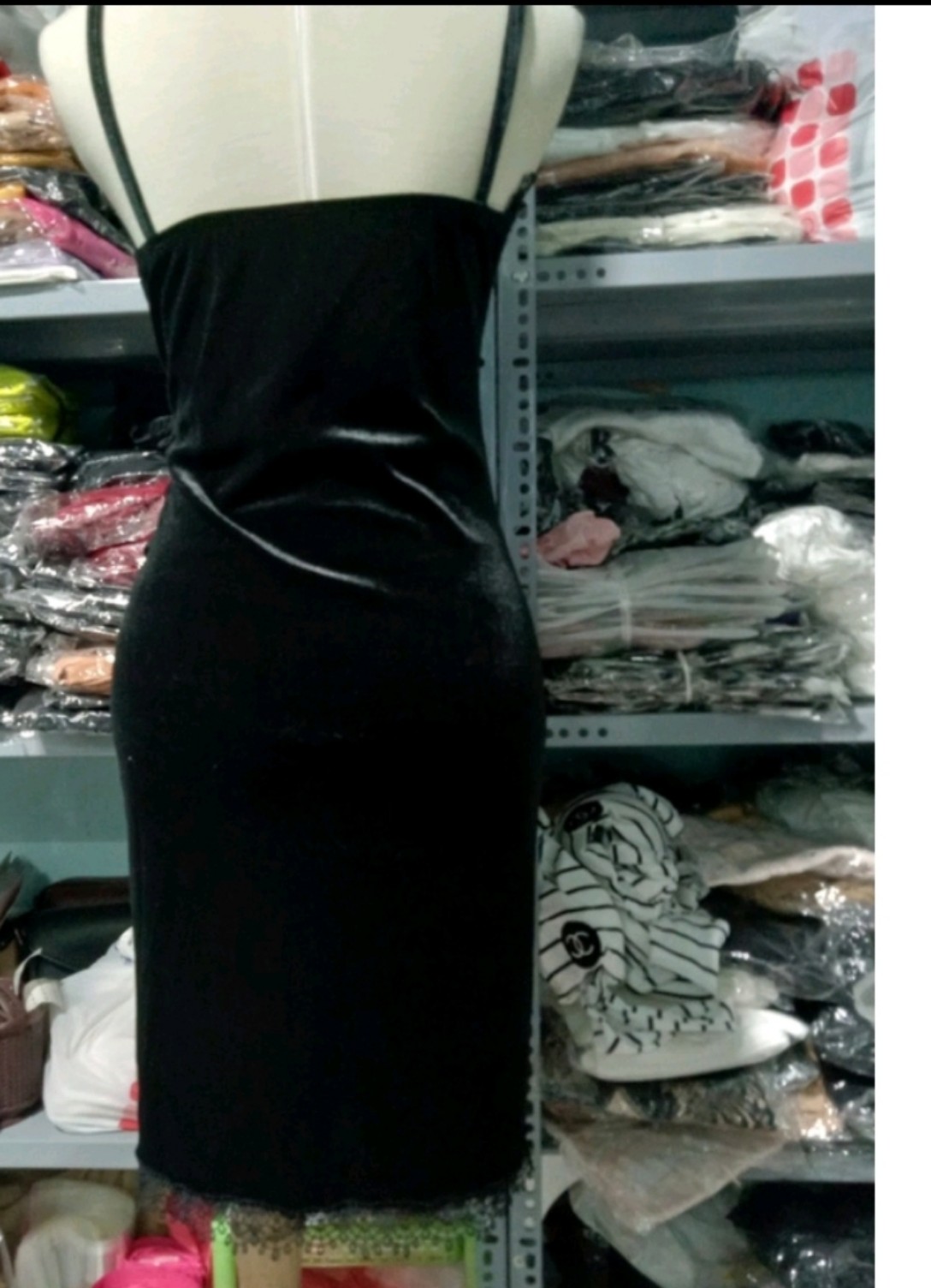Đầm nhung ôm body phối viền ren