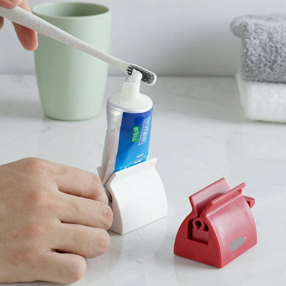 Dụng cụ nặn kem đánh răng Anya (Giao màu ngẫu nhiên)