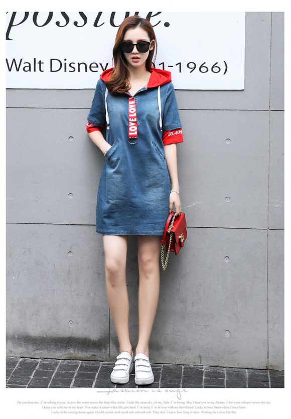 ĐẦM JEAN PHỐI NÓN ĐỎ IN CHỮ D766766