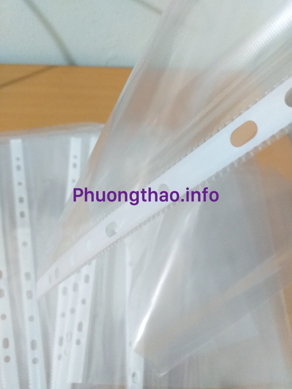 Sơ mi lỗ xifu 303A A4, 100 túi/tập.(bìa đựng giấy tờ a4)