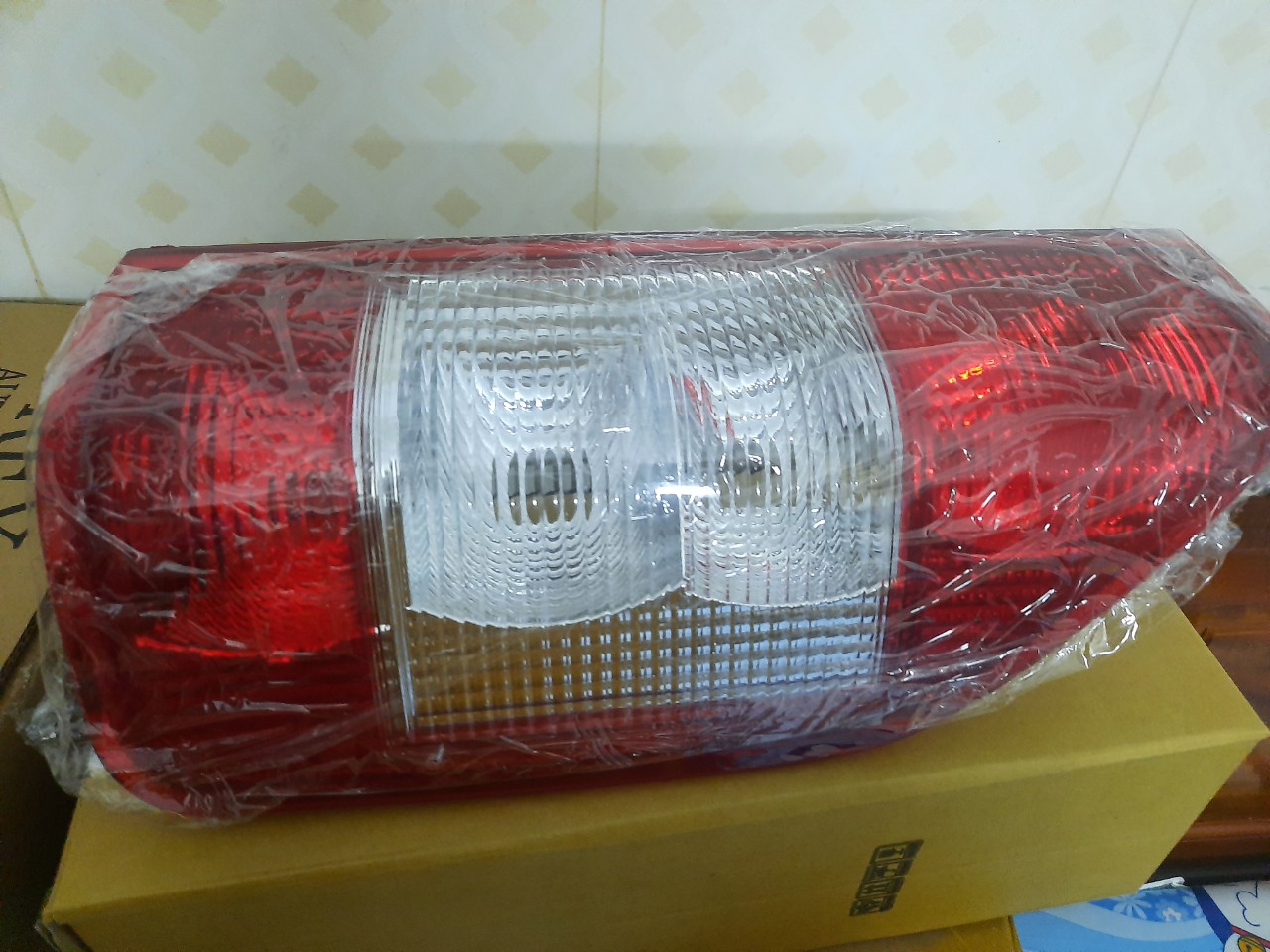 ĐÈN HẬU SAU MERCEDES SPRINTER 16 CHỖ , ĐÈN BÊN PHỤ