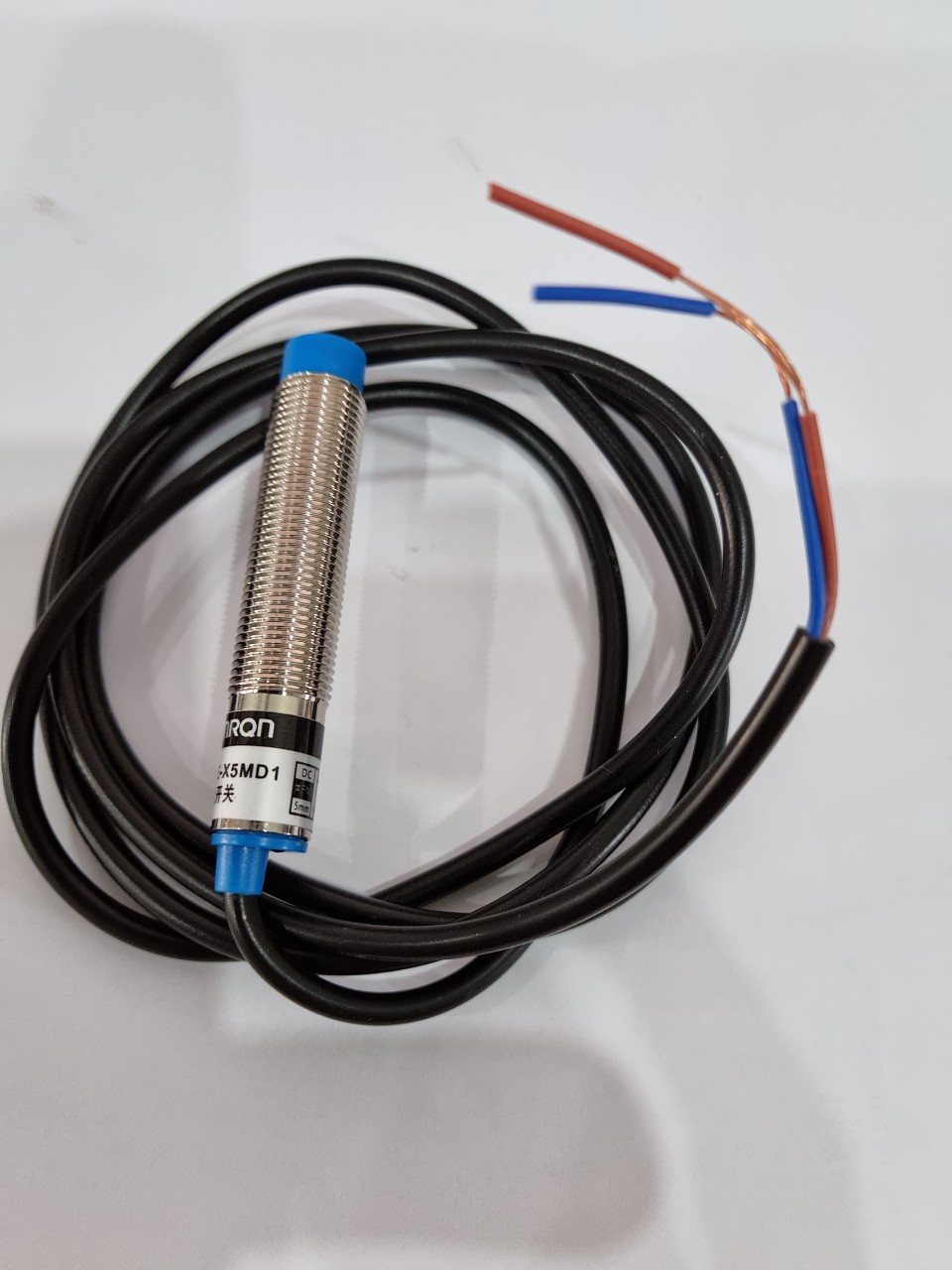 Cảm biến sắt từ phi 12 E2E X5MD1 NO 12-24VDC