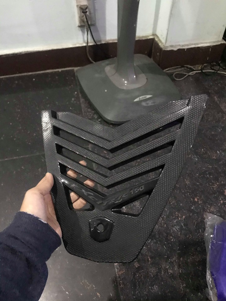 Miếng Chắn bùn trước xe Exciter 150 (nhựa nhám đen).