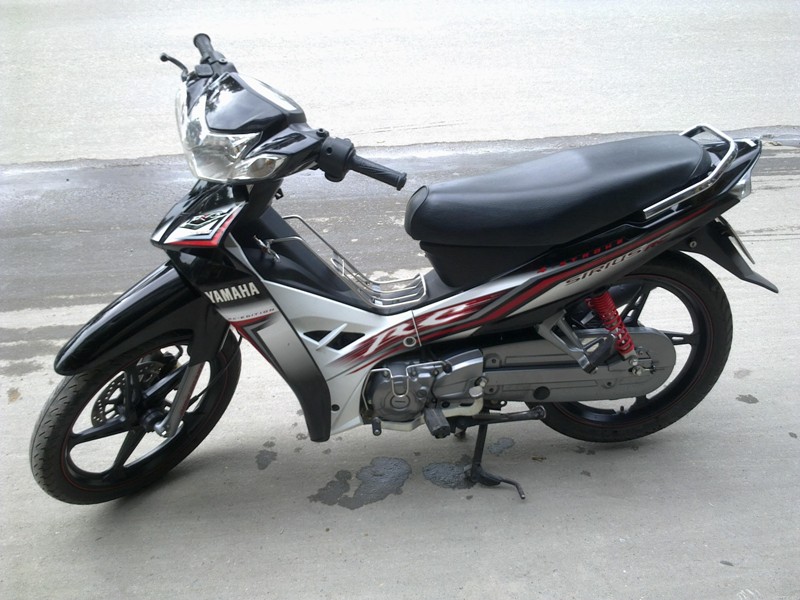 Bát nhôm - bát gác chân sau bên TRÁI xe SIRIUS