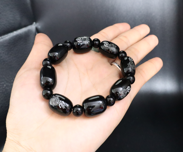 ( MẪU MỚI) Vòng tay đá mã não đen hoa văn 12LY siêu đẹp,sản phẩm phong thủy mang lại bình an,hình thực tế 100%