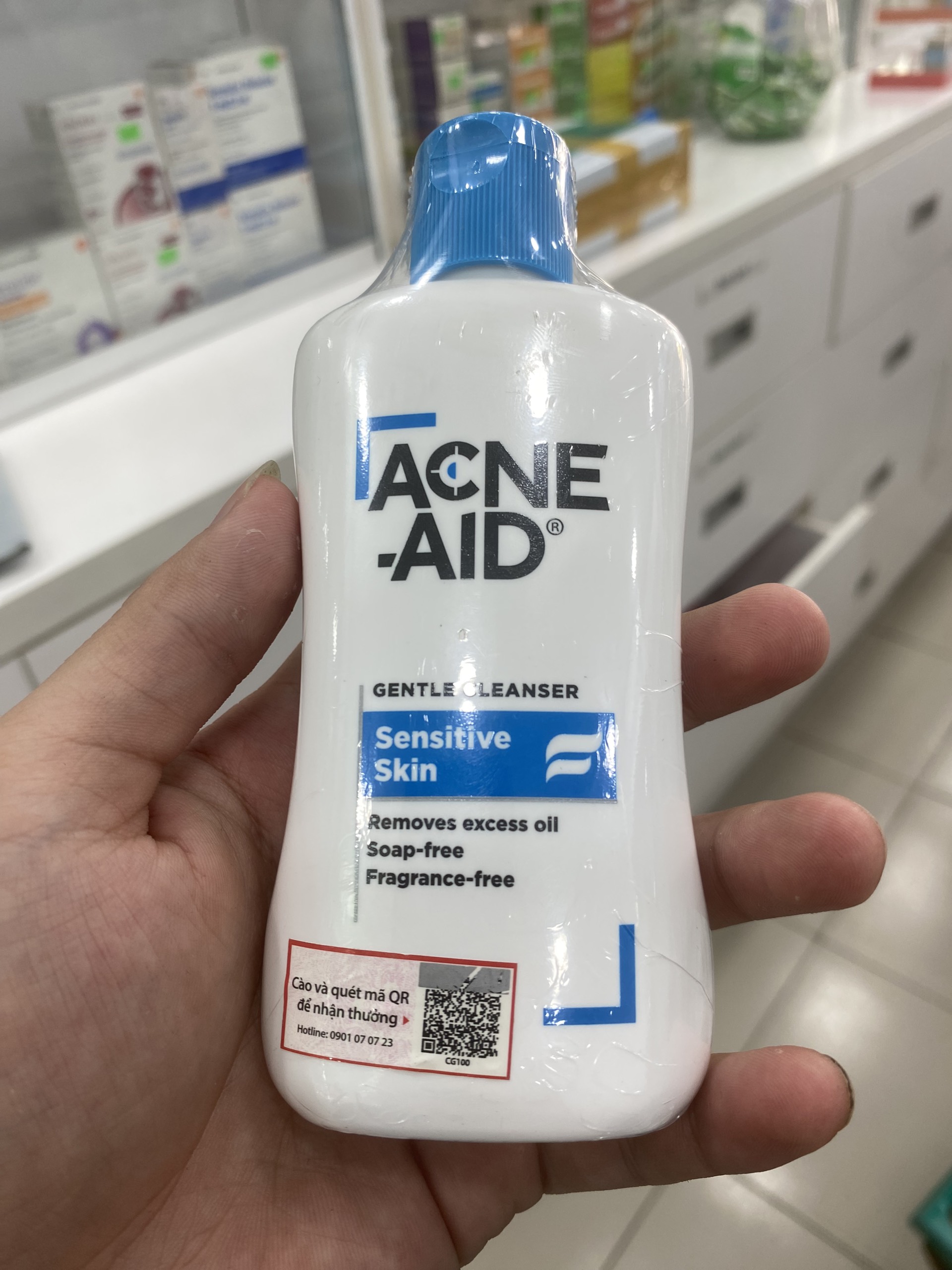 Sửa rửa mặt ACNE-AID GENTLE CLEANSER SENSITIVE SKIN