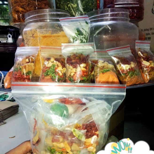 1 bịch bánh tráng trộn nhiều topping