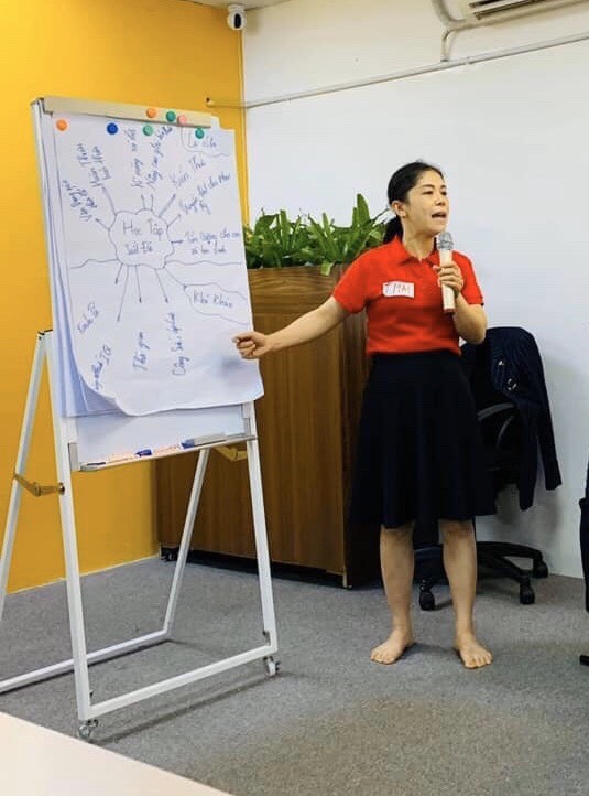 Bảng flipchart up side down - bảng hội thảo kẹp giấy