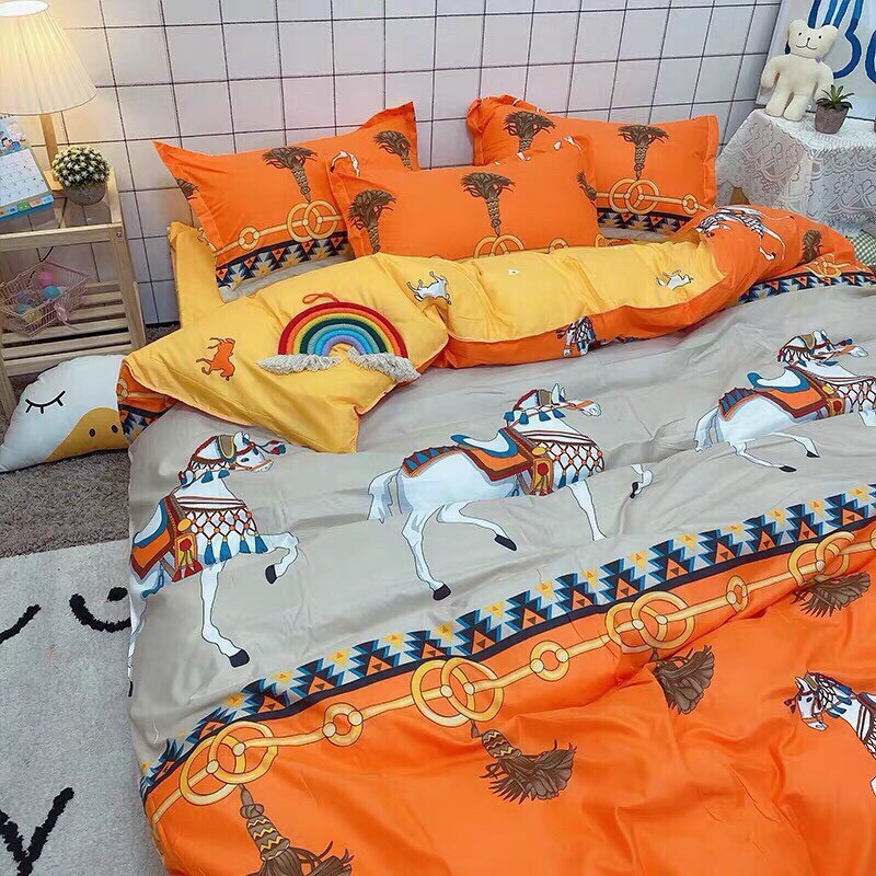 Bộ Chăn Ga Gối Cotton Poly - Ngựa Cam ( 1 Drap + 2 Vỏ Gối Nằm + 1 Vỏ Chăn ) Tiệm Nhà Cá