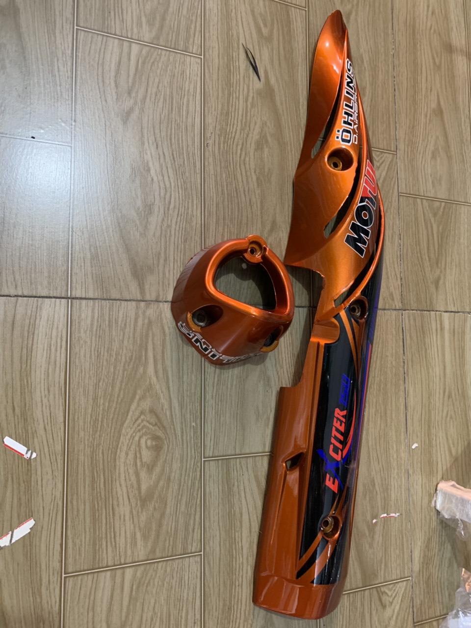 ốp pô và chụp đích pô exciter 150 màu cam