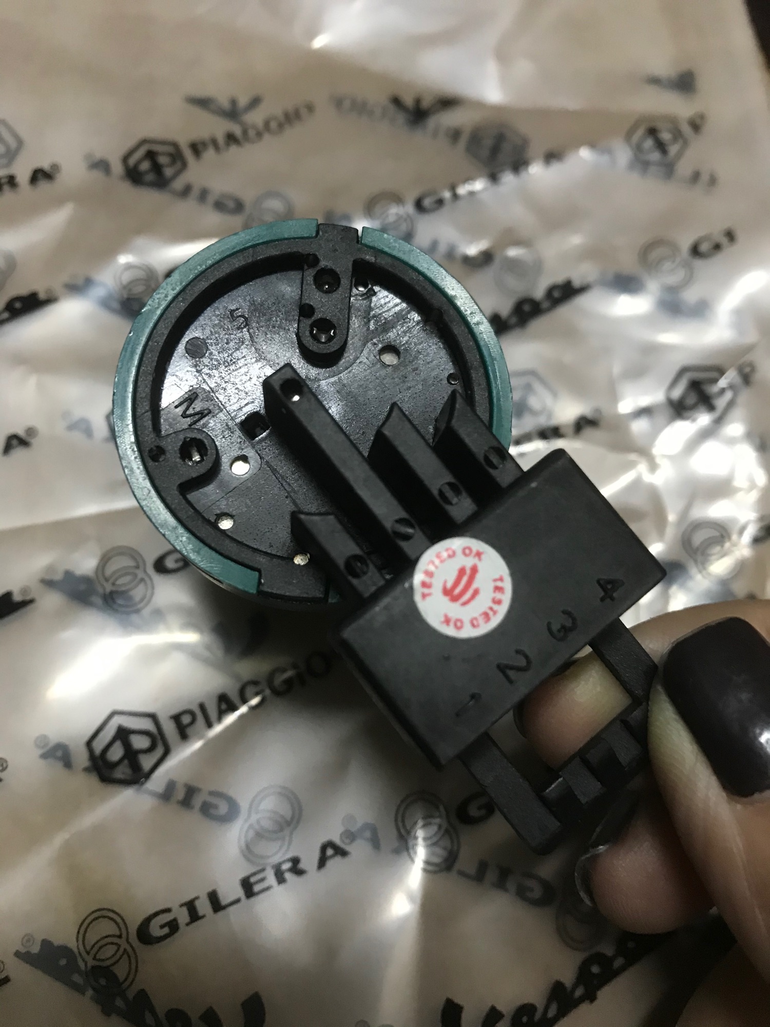Đuôi ổ khoá xe Vespa Lx
