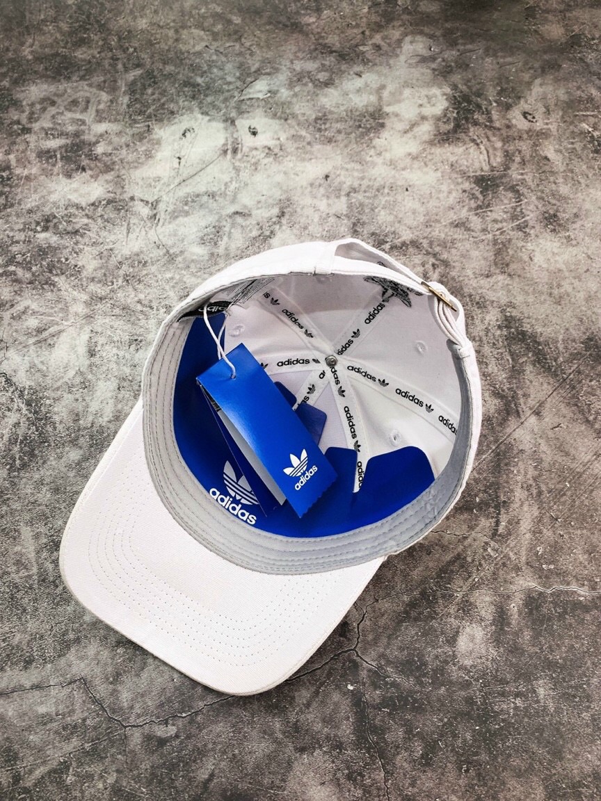 Mũ adidas trắng logo 3d
