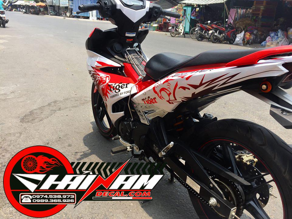 Tem Trùm Exciter 150 Trắng Đỏ Tiger