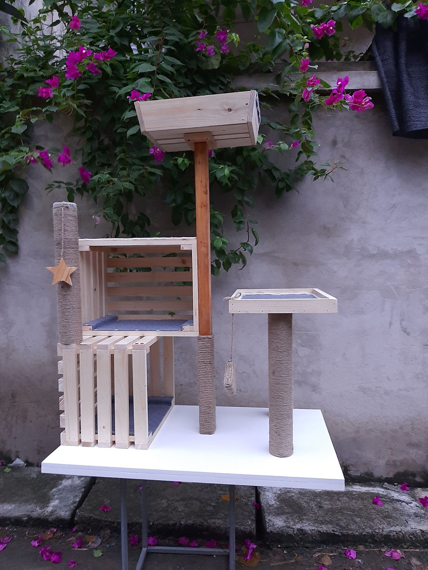 Nhà mèo, cat tree