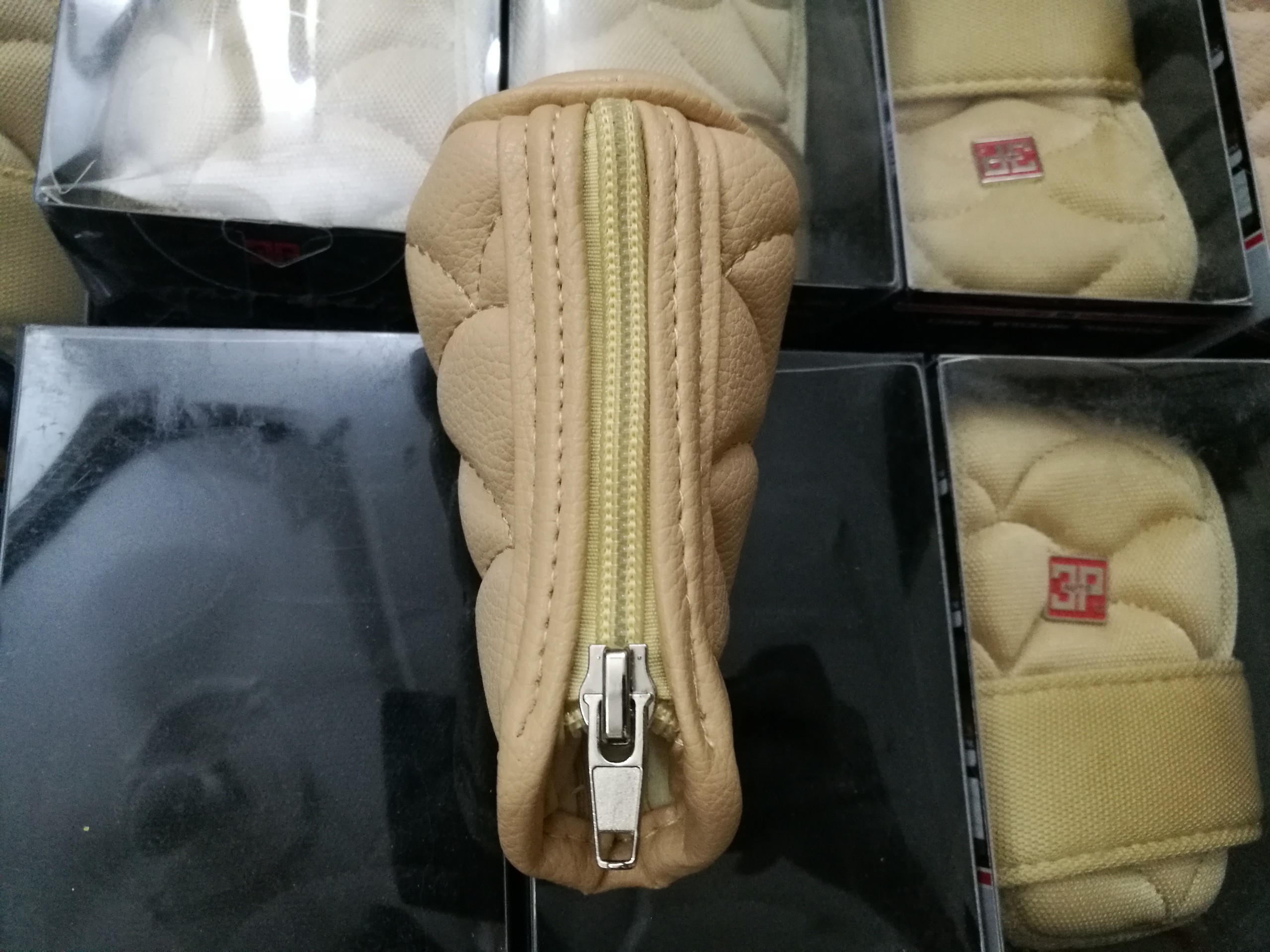 Bọc Cần Số xe Ô tô da 3P màu kem