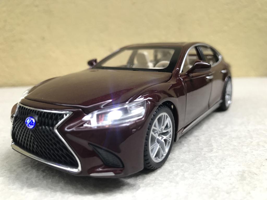 Mô hình xe ô tô LEXUS LS500h - 1:32