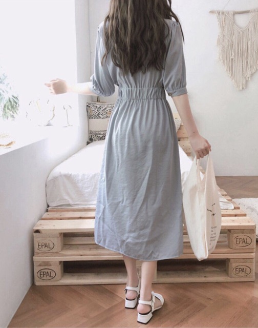 Đầm xám cổ vuông tay lỡ