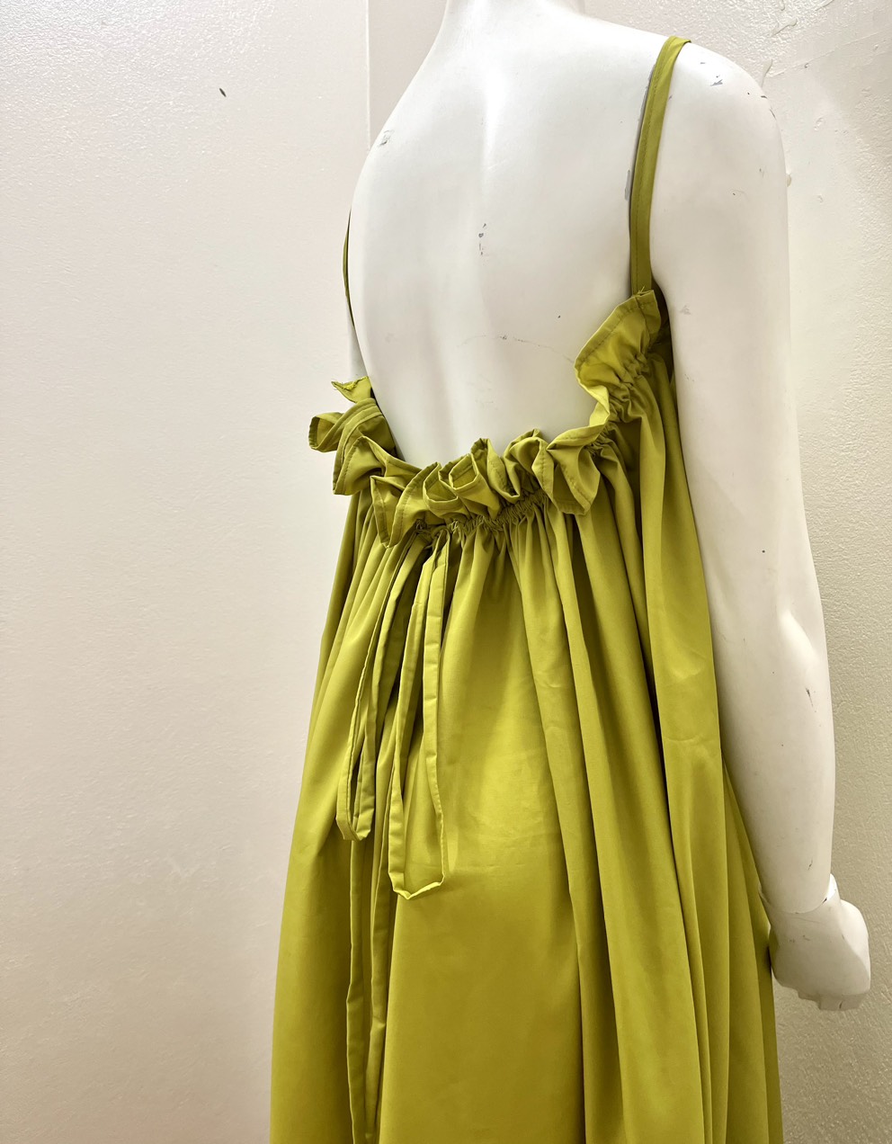 Đầm hở lưng cho mẹ và bé