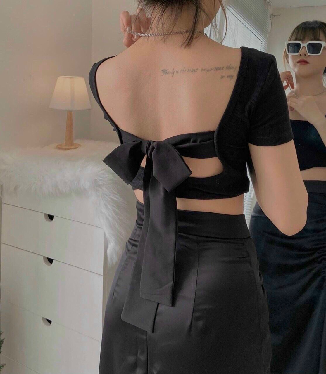 Áo croptop cột dây nơ phía sau