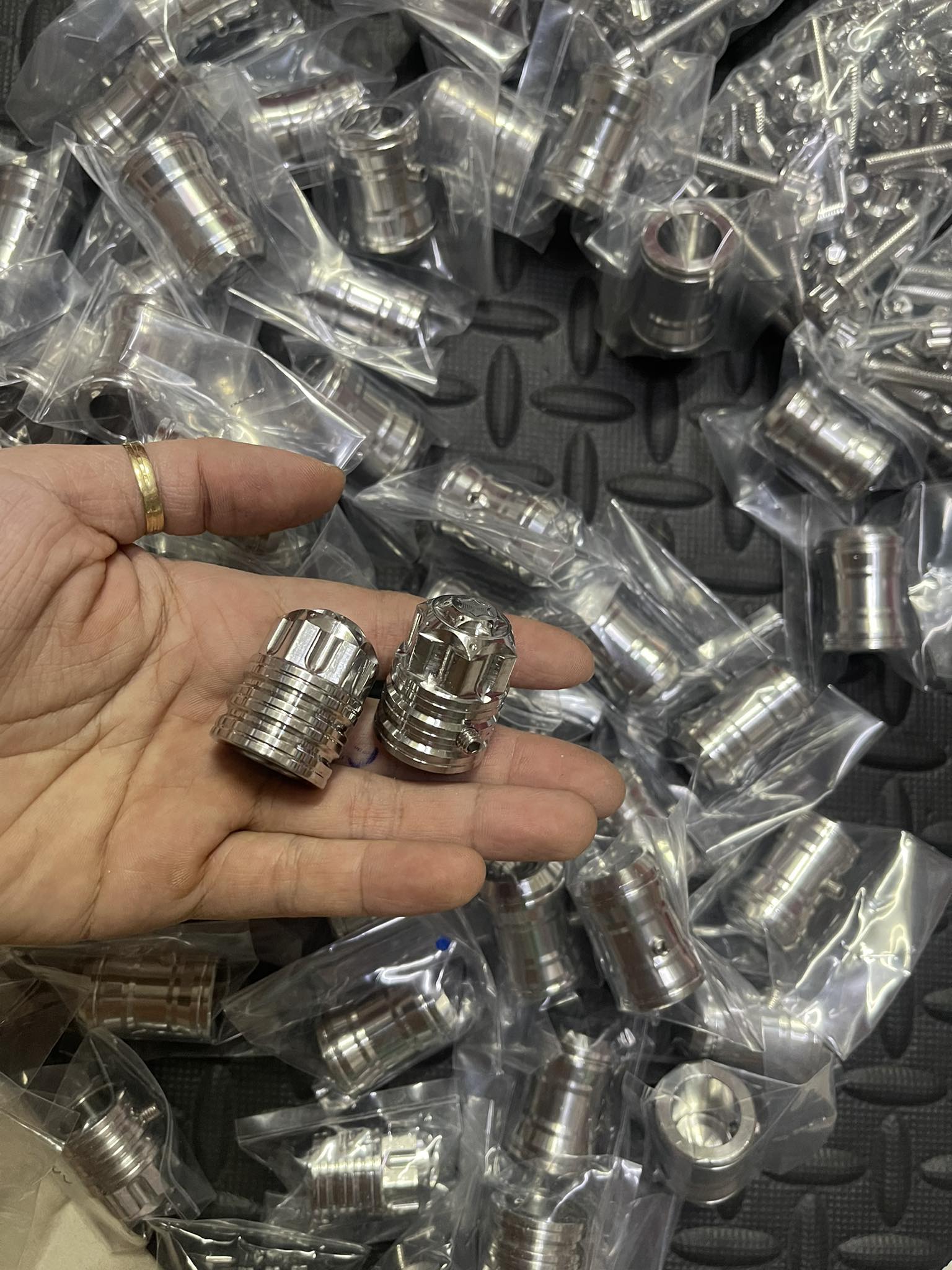 Chụp giò đạp Salaya chuẩn Inox 304 cóc giò đạp chụp cóc giò đạp , ốc chụp giò đạp