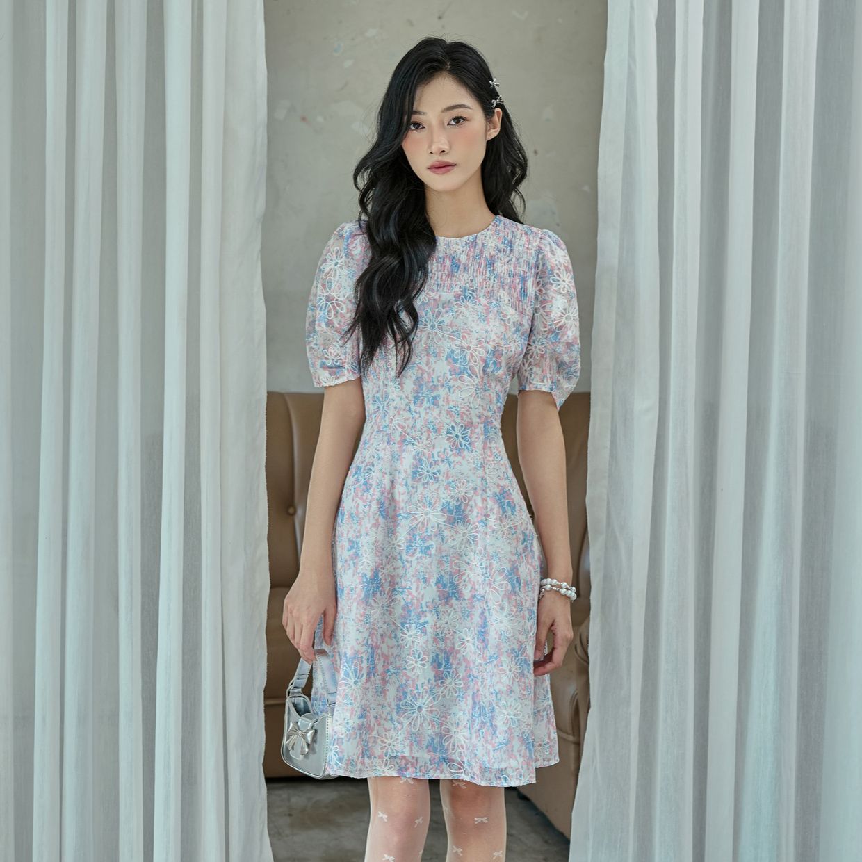 Voucher siêu sale 15% OLV - Đầm hoa tay ngắn Averie Fleur Dress