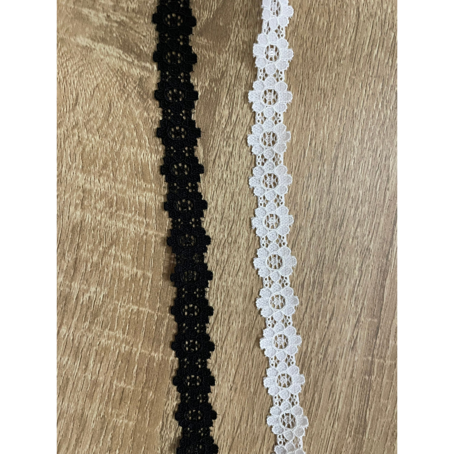 [0036] - 1m viền ren thun hoa 8 cánh Khổ 1,5 cm
