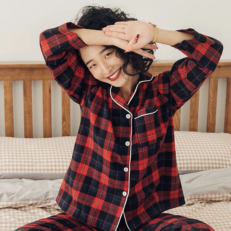 Bộ Pyjama thô cotton kẻ đỏ viền cổ trắng