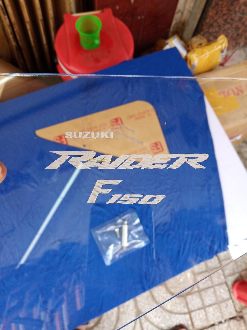 cập ốp sườn mica raider 150 Fi trong xuốt