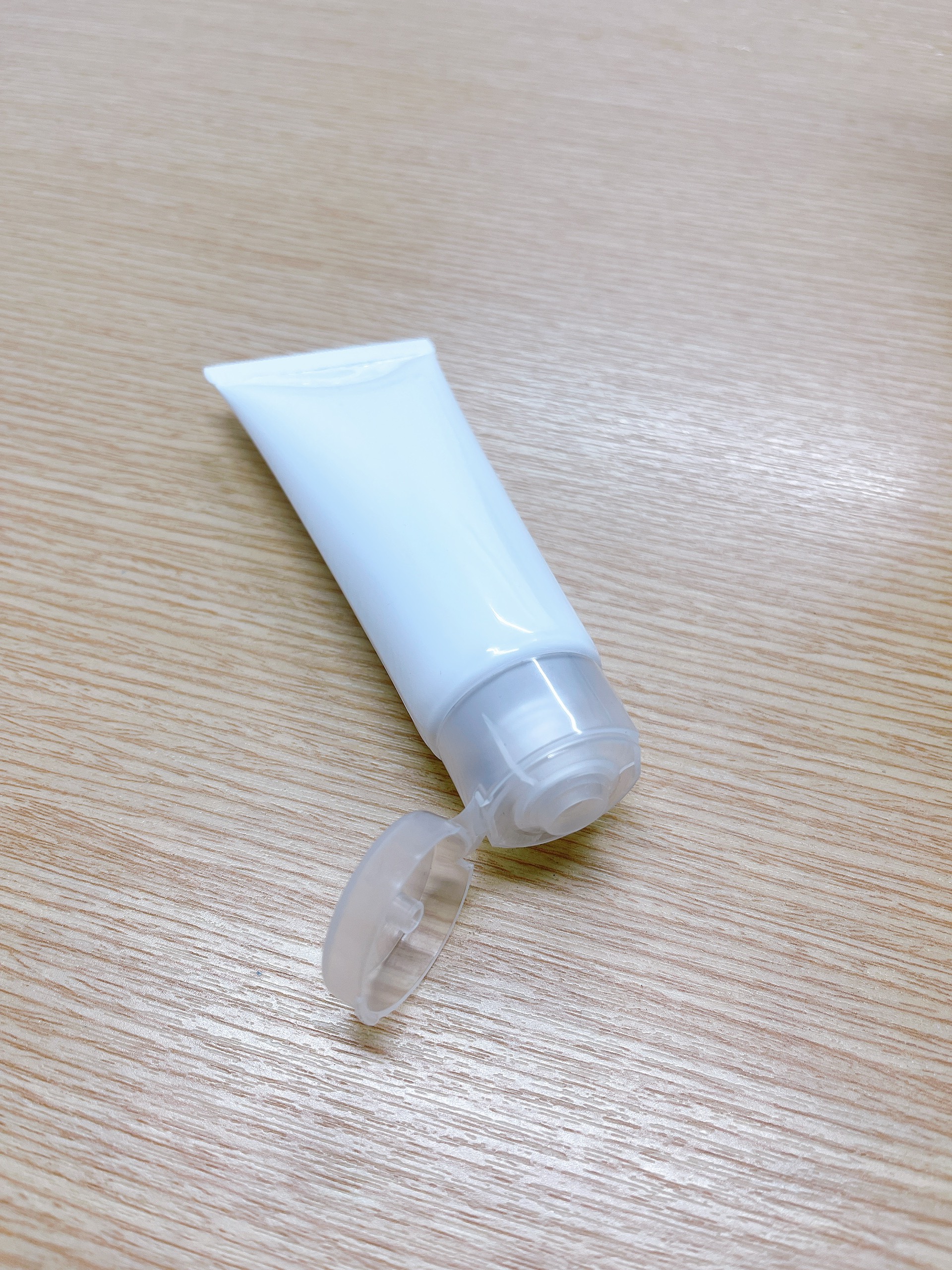 Tuýp trắng Fi30 (50ml) (NẮP BẬT TRONG)