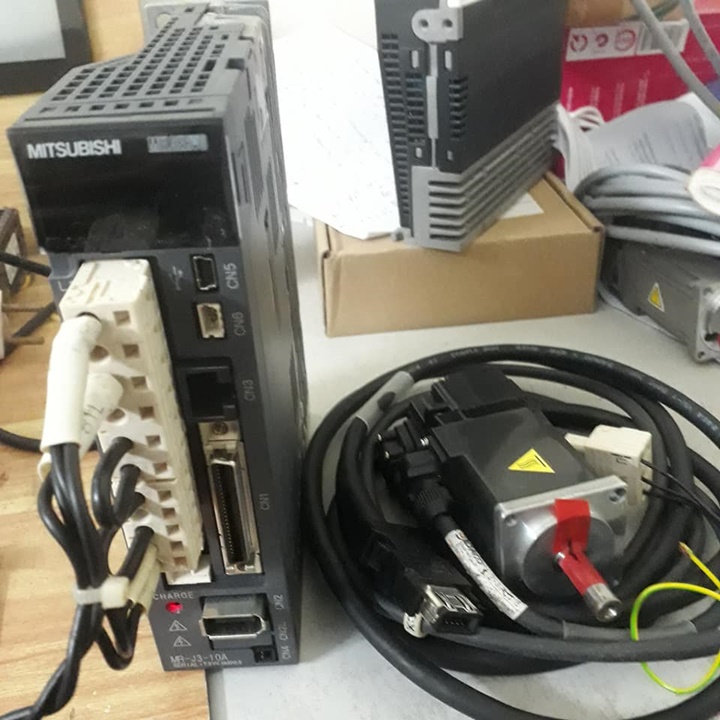 MR-J3-10A FULL Bộ điều khiển Servo+Motor 100W
