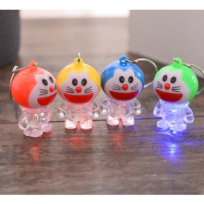 Móc khoá đôremon sáng đèn kèm pin cùng