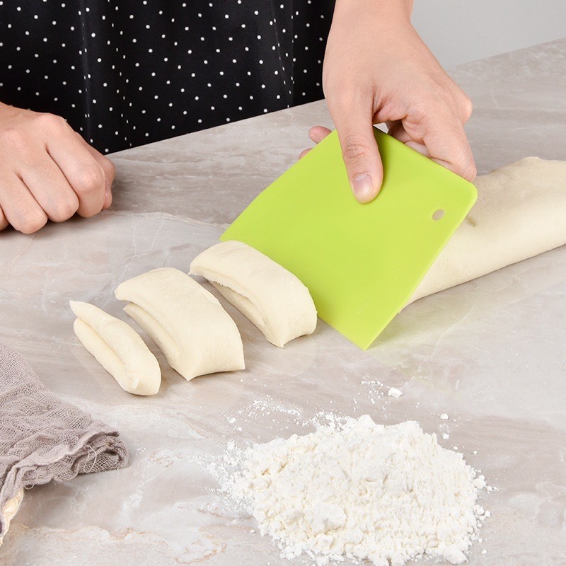 Miếng cắt bột, vét bột, chà láng bằng nhựa
