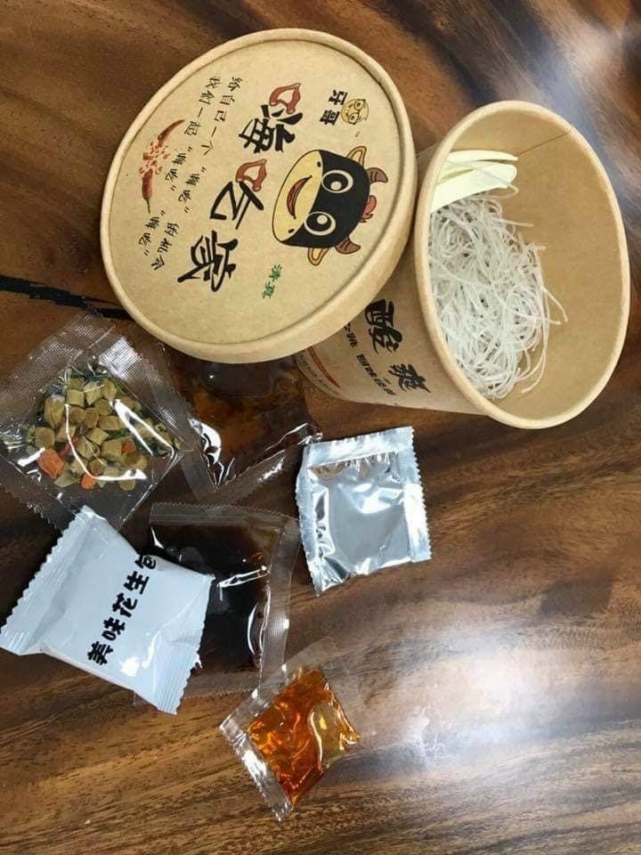 [HCM]1 HỘP MIẾNG CHUA CAY TRÙNG KHÁNH