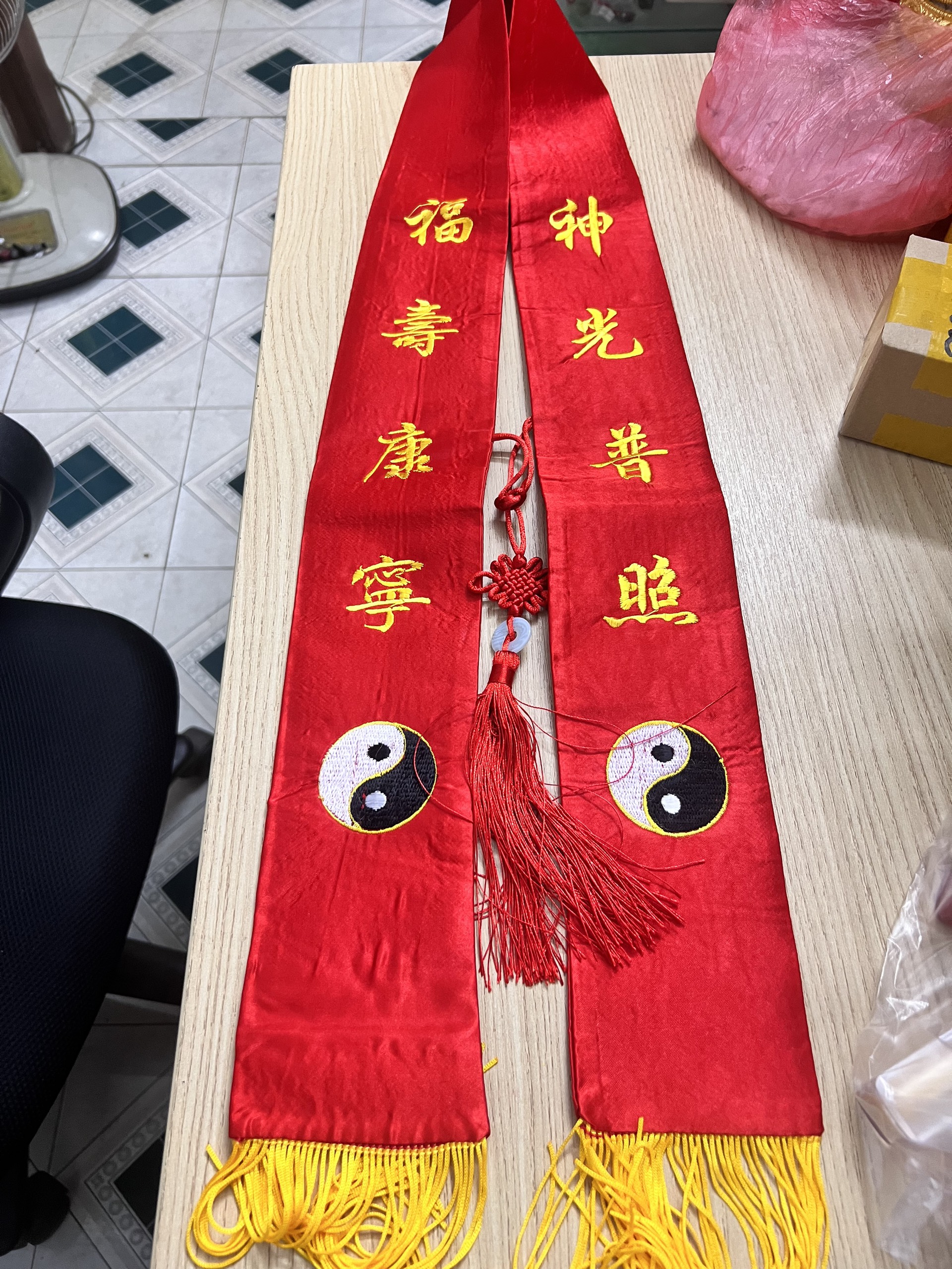 Khăn Cổ Thêu ( Bát Quái + Ngọc )