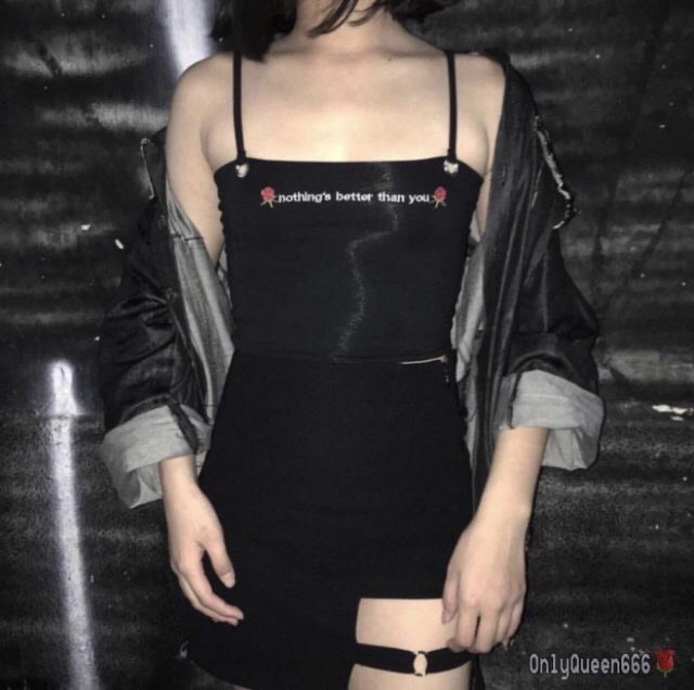 Áo croptop 2 dây thêu hoa hồng và chữ cực đẹp cho cô nàng năng động