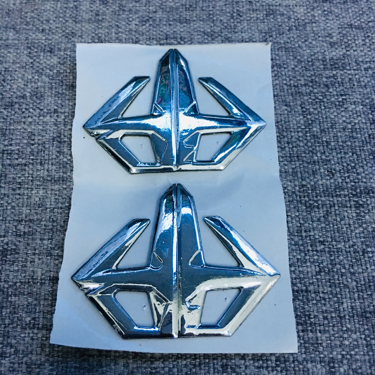 [CHÚ Ý] CẶP TEM XE MÁY LOGO KIM CƯƠNG TRANG TRÍ XE AIR BLADE CÁC ĐỜI, SIÊU NỔI BẬT (MÀU BẠC)